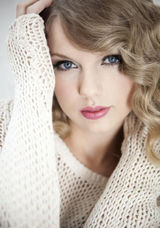 组图：斯威夫特蕾丝裙登杂志 秀发凌乱飘逸