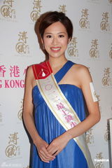 组图：香港小姐出席颁奖活动 将与刘德华合作