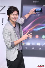 组图：陈柏霖帅气亮相 对新戏角色保密到家