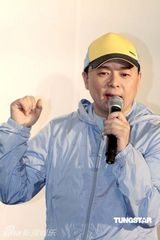 幻灯图：成龙参与母亲水窖行动 教史密斯节约用水