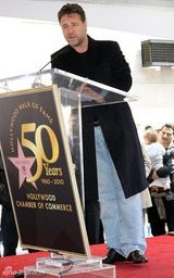 幻灯图集：奥斯卡影帝拉塞尔-克劳留名星光大道