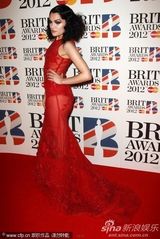 组图：Jessie J透视裙极尽诱惑 登台为火星哥颁奖