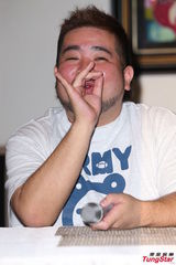 组图：吸功达人拓也哥娇羞抵台 吸面百无禁忌