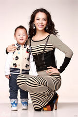 组图：辣妈孔维分享育儿经 大秀快乐亲子时光