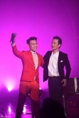 组图：我是歌手羽泉爆冷夺冠 邓超帮唱抢戏