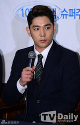 组图：SJ推旅行书分享韩国点滴 成员甜蜜拥抱