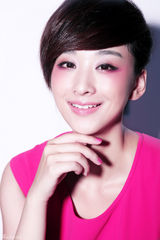 组图：穆婷婷时尚写真清爽温暖笑容喜迎新年