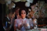 组图：刘晓庆美国大婚 教堂交换婚戒深情拥吻