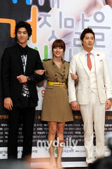 组图：尹恩惠等出席新剧《试试和我说谎》发布会