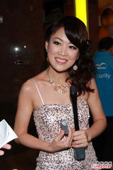 组图：香港电视办圣诞派对 王维基招揽亚视弃将