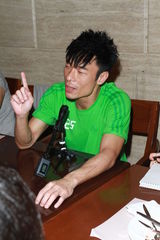 高清组图：许志安尾场演唱会庆功 林建岳到场祝贺