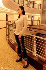 组图：小宋佳秋冬装优雅率性  自然内敛受名品青睐