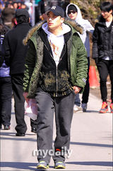 组图：韩国演员刘建放弃美国永久居住权参军