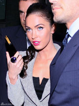 高清组图：梅根-福克斯和老公时装周上秀恩爱