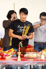 高清组图：黎明演唱会变换多套华服 乐基儿捧场观看