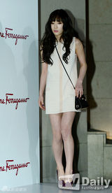 组图：少女时代清纯性感 高俊熙镂空裙露背冷艳