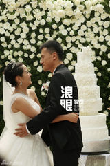 组图：何洁赫子铭大婚360度激情拥吻爱意浓