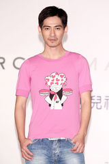 组图：周渝民携手郭采洁为时装品牌拍摄宣传广告