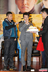 组图：张铎高校现场庆生 与老同学任重互爆外号