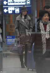 组图：刘亦菲英伦范儿回京似《色戒》王佳芝