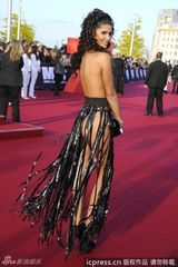 组图：《黑衣人3》首映 米凯拉-舍费尔真空上阵