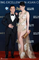 组图：亚洲电影大奖红毯春色浓 众女星挤胸露腿