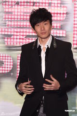 组图：日韩艺人齐登小巨蛋 张小燕庾澄庆造型大PK