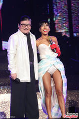 组图：吉克隽逸开唱 好声音导师学员齐捧场