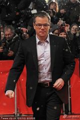 组图：《应许之地》首映 简-方达穿皮草助阵