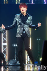 组图：韩团MBLAQ日本开唱 不顾形象大做鬼脸