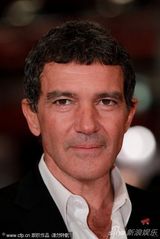 组图：《制胜一击》首映 吉娜-卡拉诺秀美腿