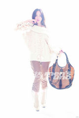 高清图：陈乔恩登时尚杂志 演绎小女人妩媚风情