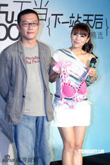 高清图：丁当为专辑宣传 化身粉色梦幻女孩 