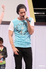 组图：萧亚轩昆凌等港台百位明星同台为公益开唱