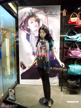 高清图：乐基儿全新潮人广告出意外 扯断秀发无怨言 