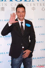 组图：任达华悼念船难遇难者 将致电慰问惠英红