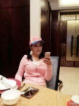 组图：刘晓庆绑小辫扮少女 粉嫩装扮再现青春