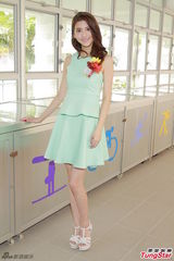 组图：吴千语裙装甜美亮相 否认自己是败金女