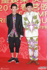 组图：英皇电影春茗星光璀璨 古巨基暂无意结婚