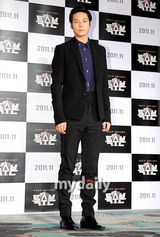 组图：严泰雄朱元新片《特别搜查总部》记者会