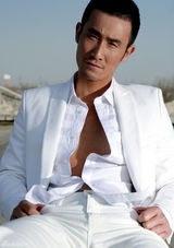 组图：奇道曝光黑白写真大片显帅气