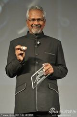 印度导演曼尼荣膺优秀电影制作人 马克-穆勒颁奖