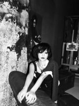 组图：周迅登封面 烟熏红唇妆展冶艳狂野