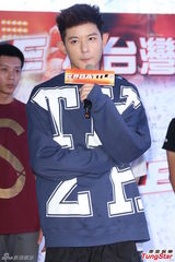 组图：敖犬尬舞宝刀未老 气喘自嘲人老变退步