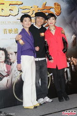 组图：舒淇获周星驰两度亲脸 称高攀不起