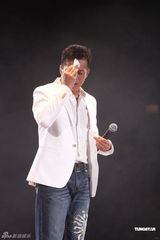 组图：汪明荃助阵关菊英演唱会 黄日华陈豪献唱