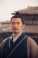 组图：严宽《隋唐演义》蓄须造型气质稳重