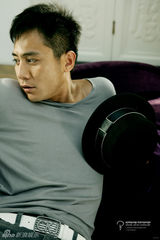 幻灯图：刘烨全新帅气写真出炉 新片饰演善良男孩