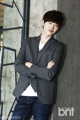 组图：对话李钟硕 坦诚与金宇彬演的就是爱情戏