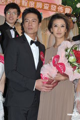 组图：谢婷婷安志杰甜蜜秀 对霆锋柏芝复合不表态